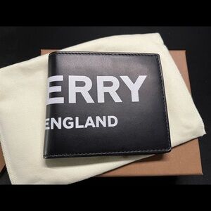 Authentic Burberry Mens Bifold Wallet Horseferry Print 8008887